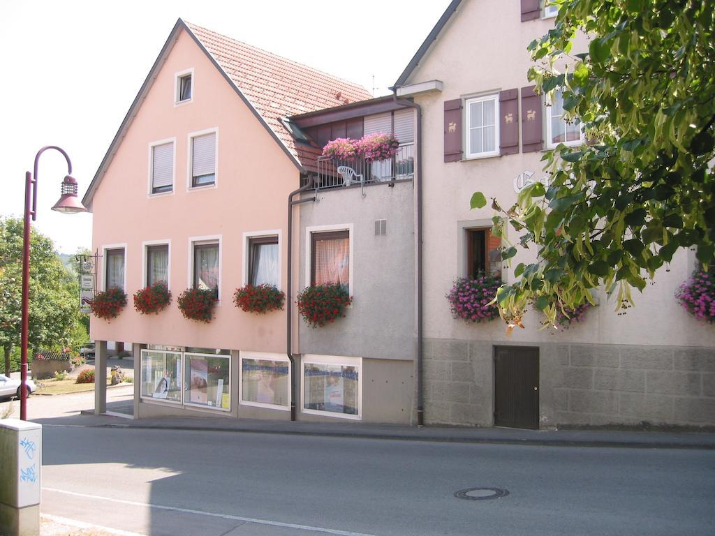 Gomadingen Gasthof Zum Lamm מראה חיצוני תמונה